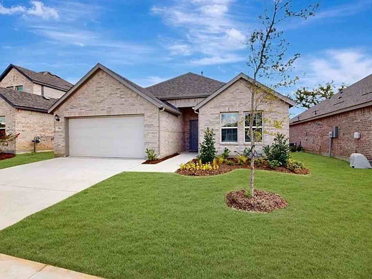 3316 Coronation Ct - Photo 2 of 33