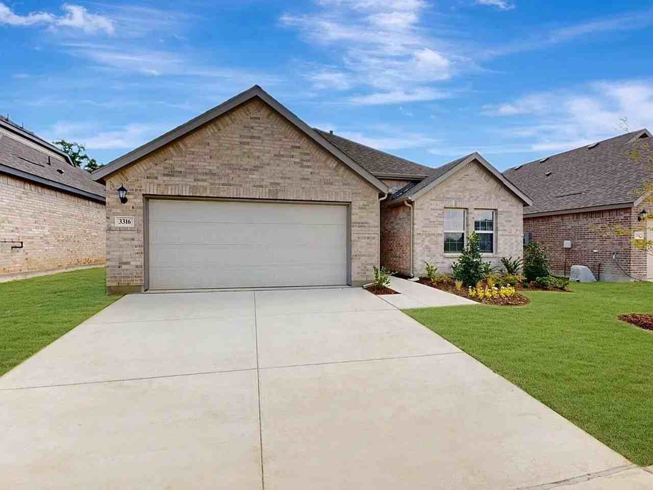 3316 Coronation Ct - Photo 3 of 33