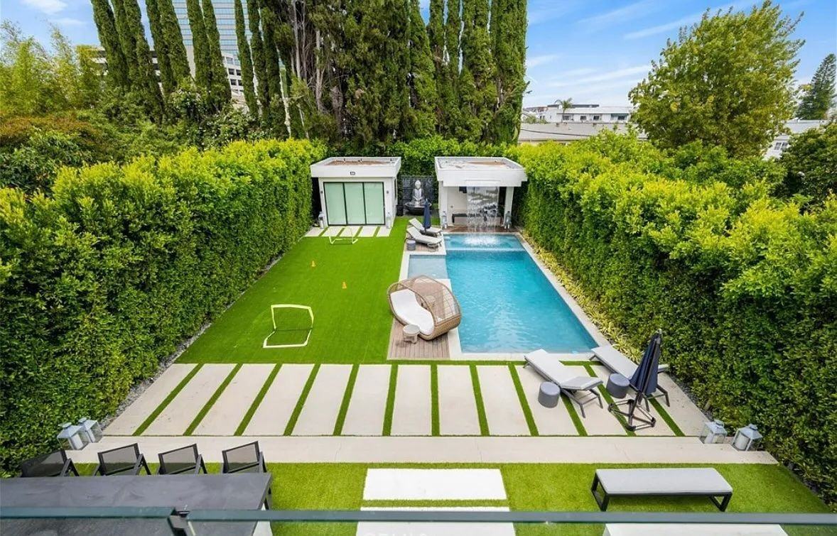 15231 Greenleaf St - Photo 2 of 3