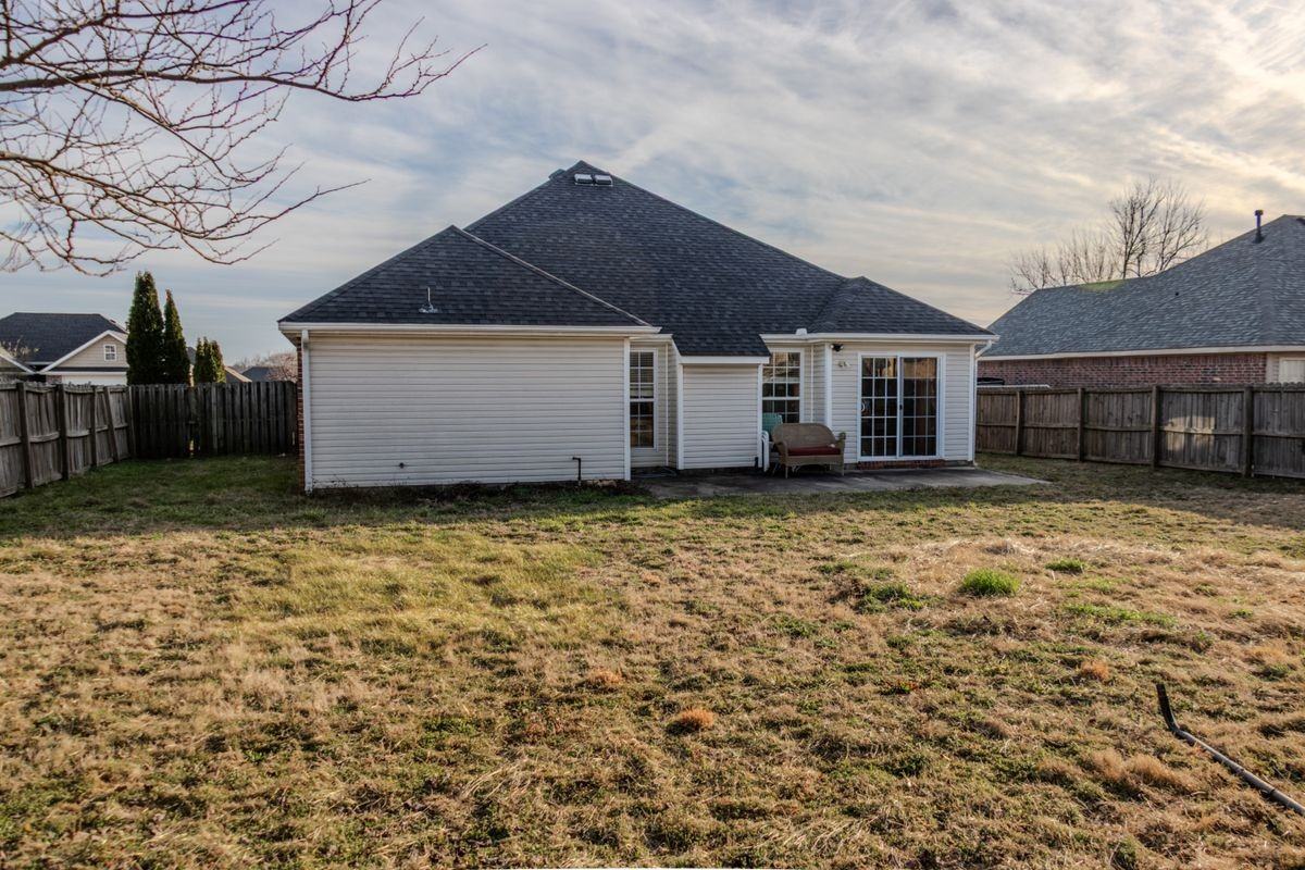 1450 Leesburg Ave - Photo 3 of 5