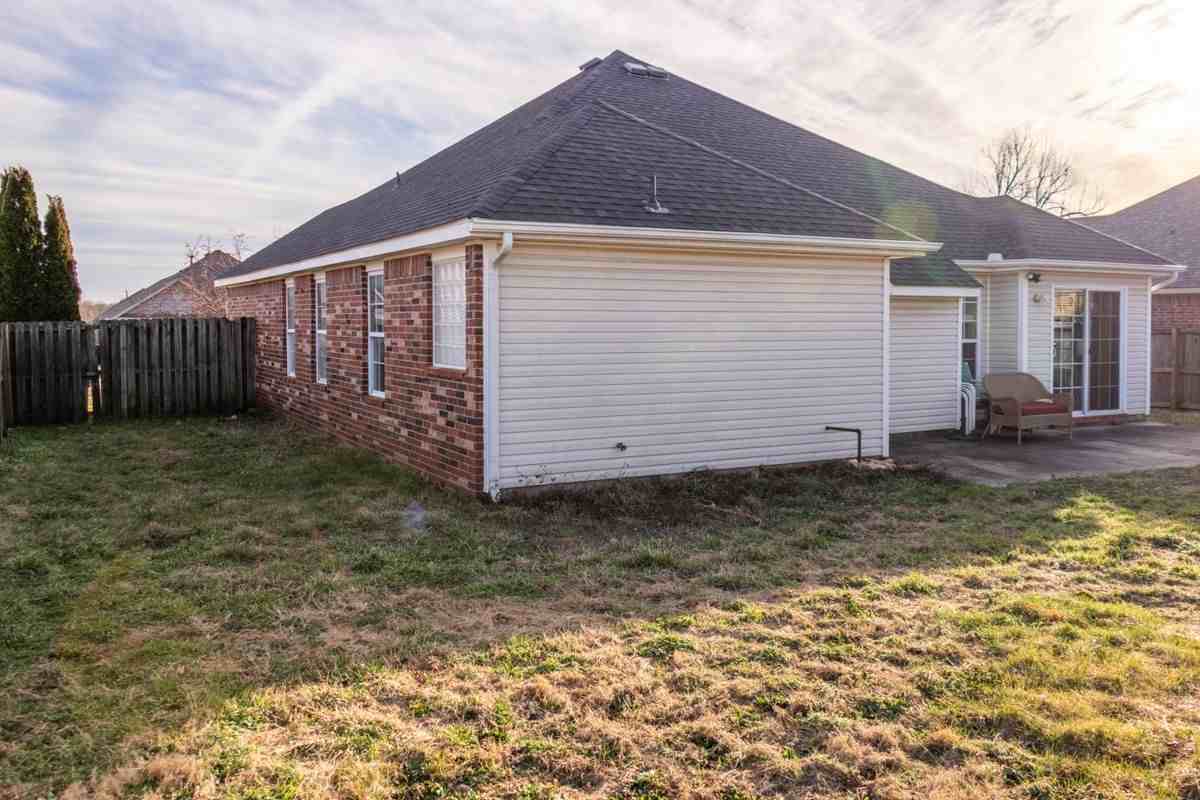 1450 Leesburg Ave - Photo 4 of 5