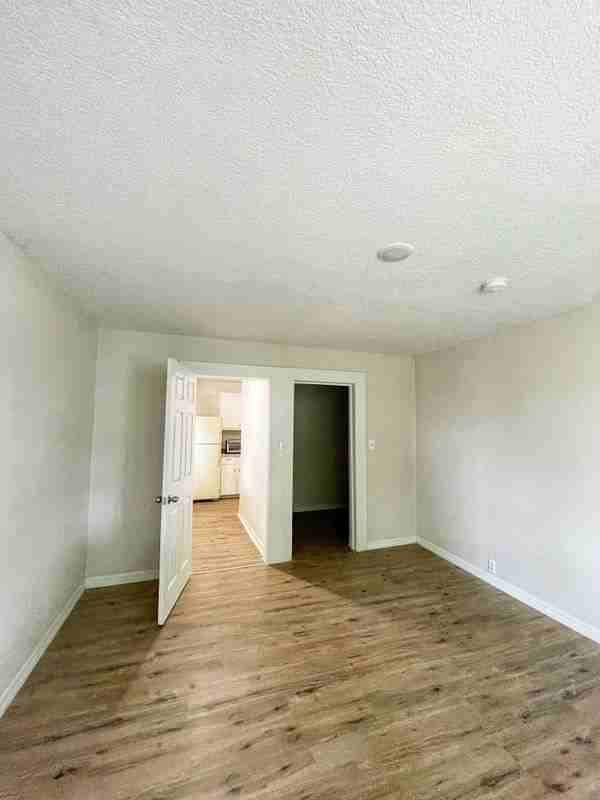 804 Nw 1st Ave ##B - Photo 3 of 9