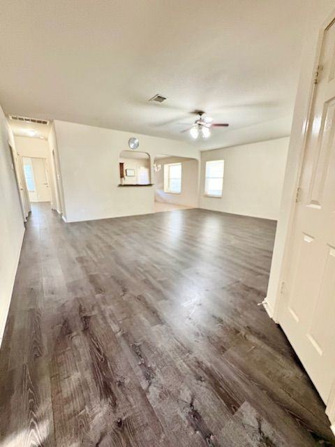 11124 Friendship Dr - Photo 3 of 10