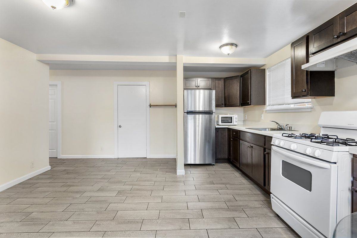 1809 38th Ave - Photo 3 of 8