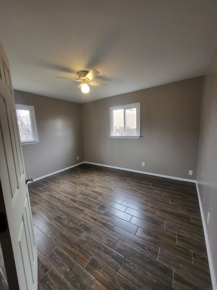 10508 Apache Ave Ne - Photo 7 of 11