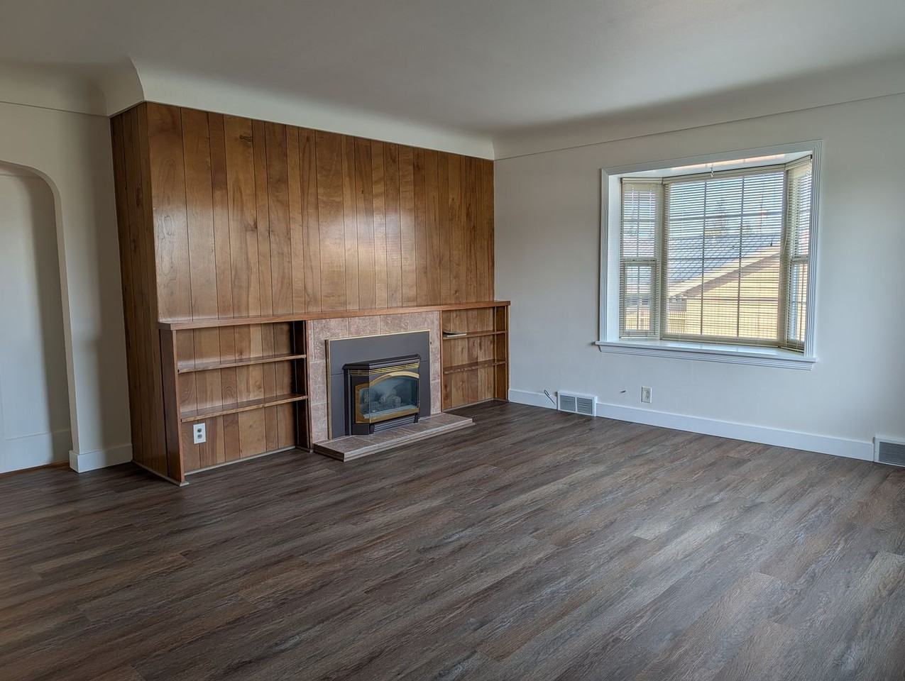 1114 E Skagit St - Photo 3 of 18