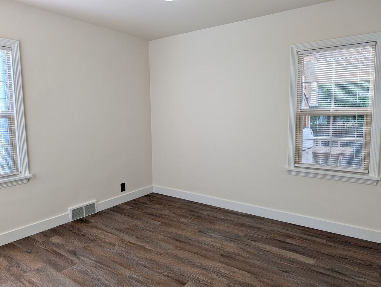 1114 E Skagit St - Photo 7 of 18