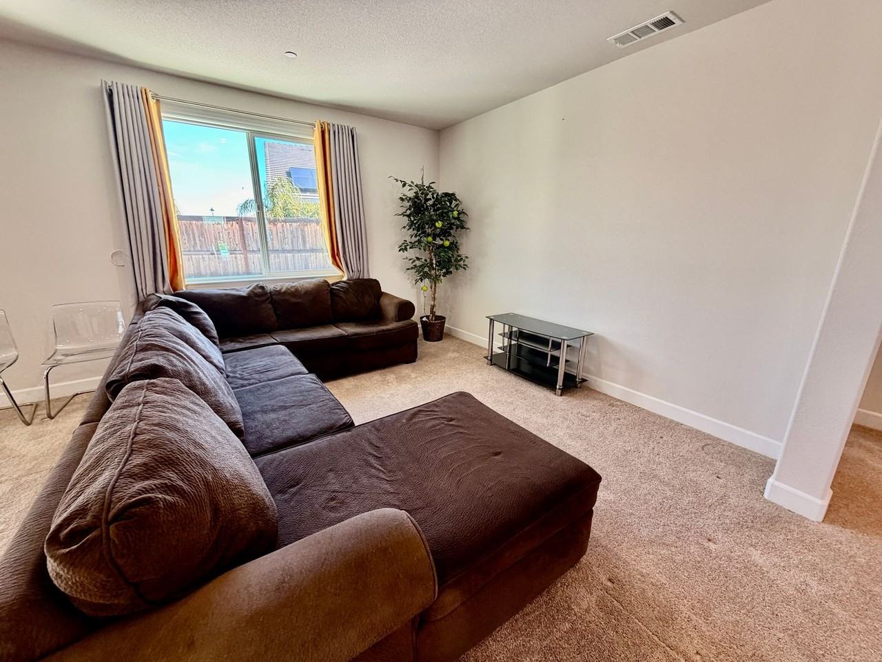 131 Titus Way - Photo 3 of 35