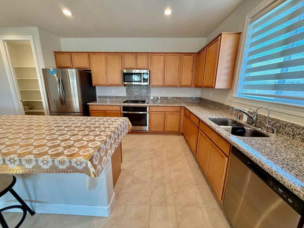 131 Titus Way - Photo 7 of 35