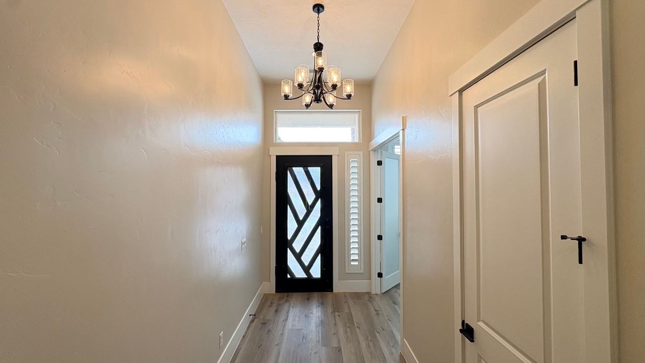 4482 W 250 N - Photo 2 of 34