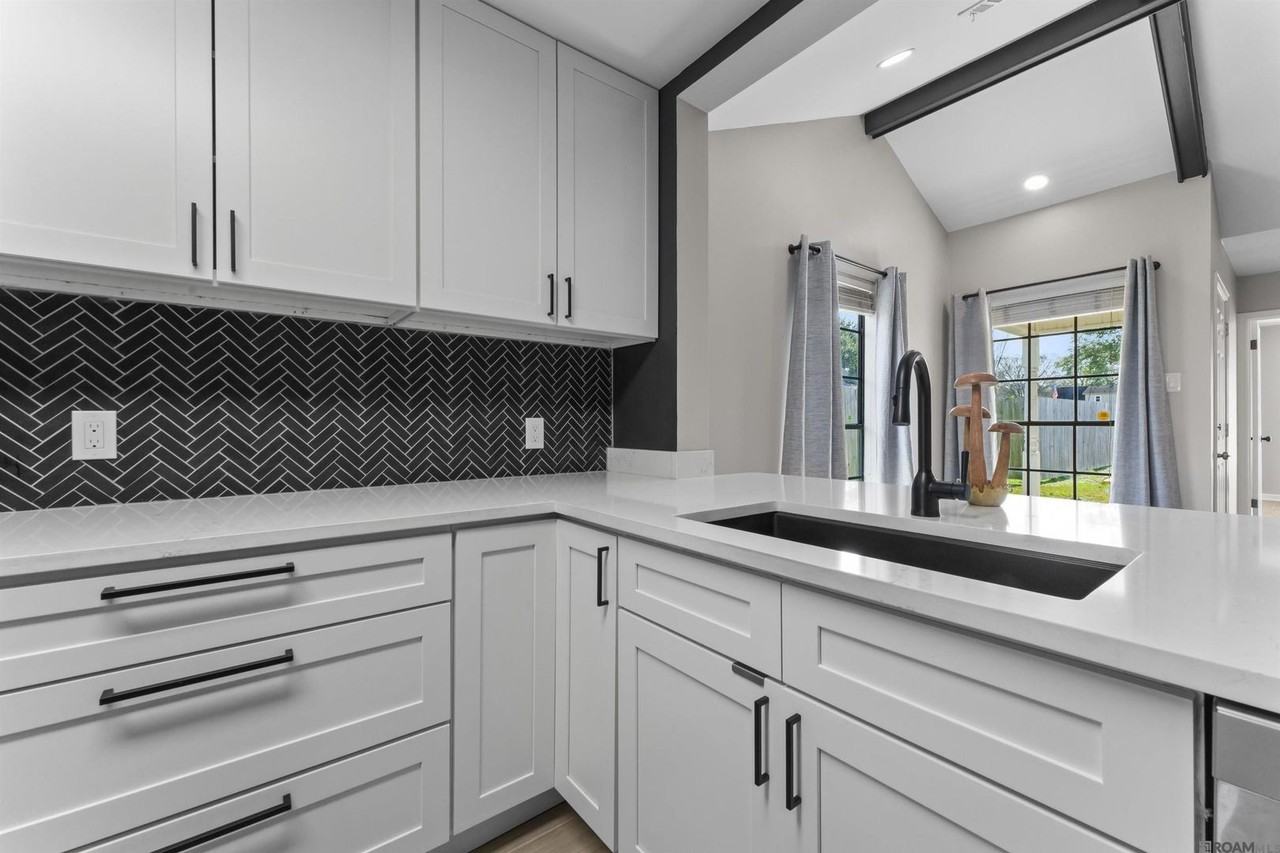 15631 Shenandoah Square Ave - Photo 4 of 18