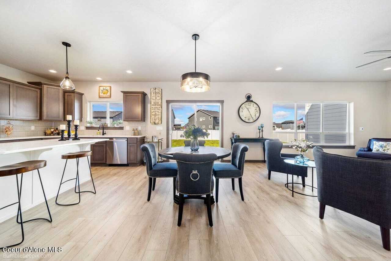 2743 N Neptune St - Photo 4 of 15