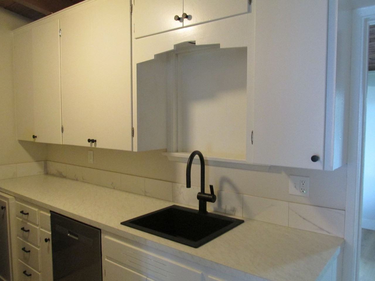 224 W Victoria Ave - Photo 6 of 16