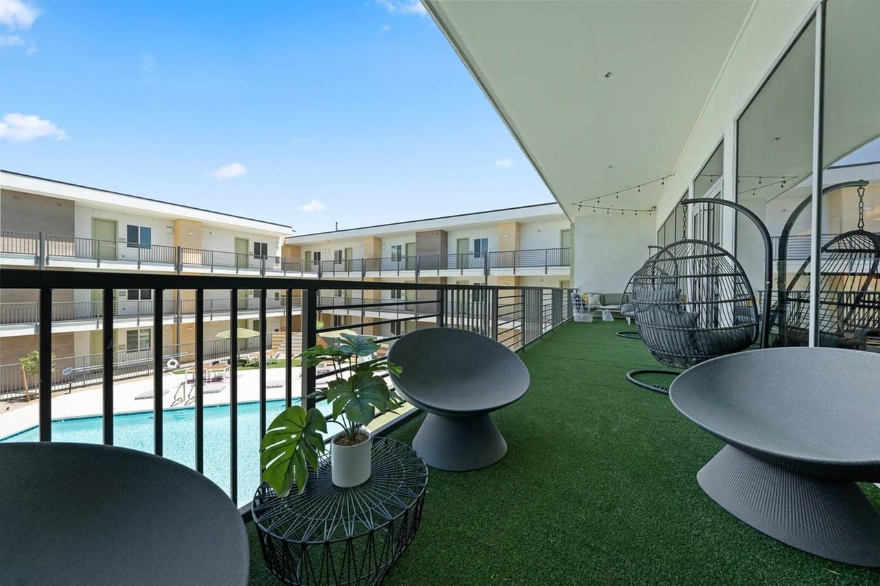 Cabana Bullard - Photo 2 of 32