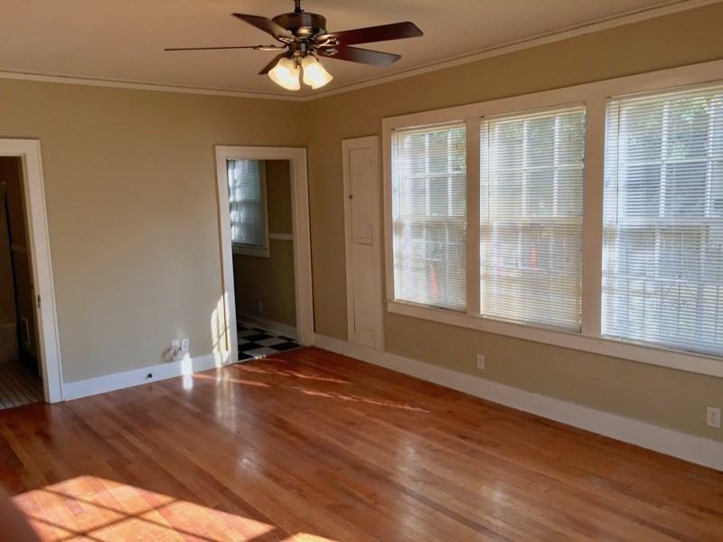 607 E 6th St #D - Photo 2 of 8