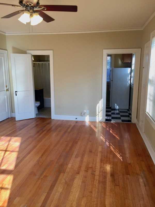 607 E 6th St #D - Photo 3 of 8