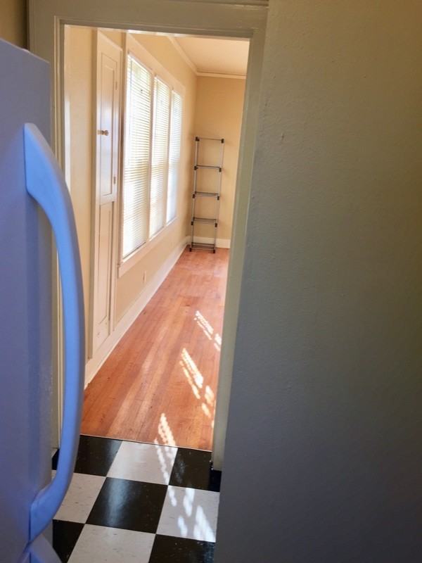 607 E 6th St #D - Photo 5 of 8