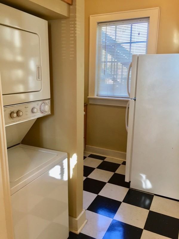 607 E 6th St #D - Photo 6 of 8