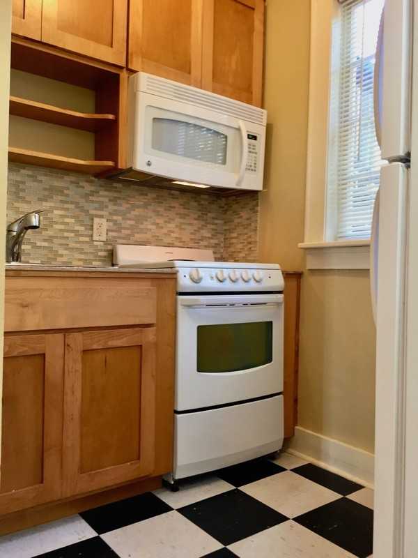 607 E 6th St #D - Photo 7 of 8