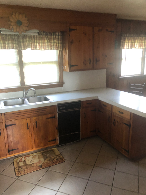 100 Lowry Ln - Photo 3 of 11