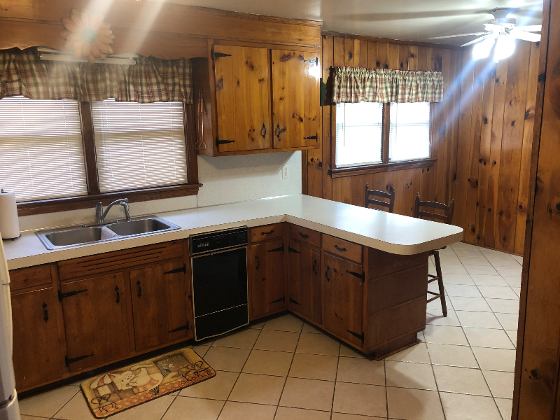 100 Lowry Ln - Photo 4 of 11