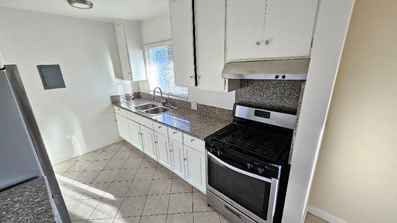 7240 Woodman Ave #9 - Photo 5 of 23