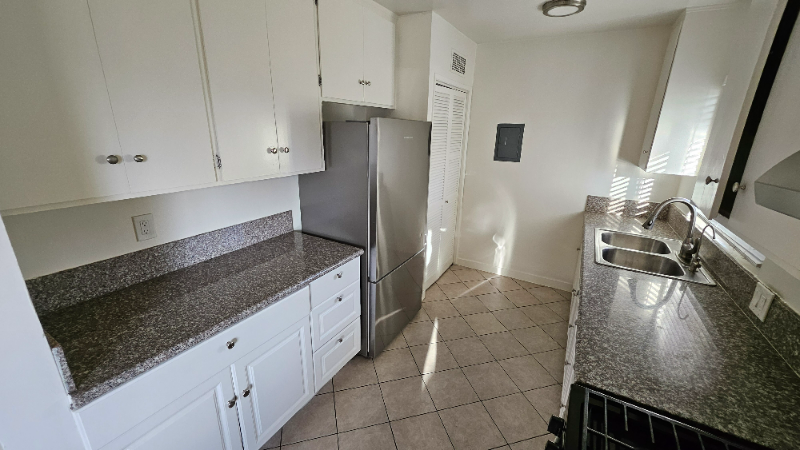 7240 Woodman Ave #9 - Photo 6 of 23