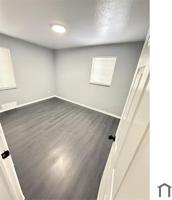 521 E 222nd St - Photo 5 of 6