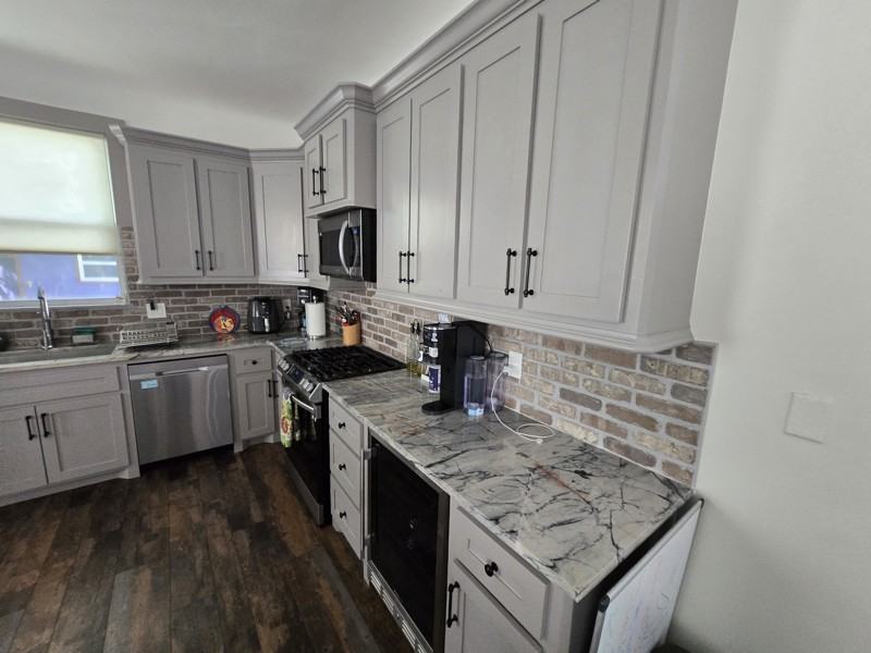 1122 Dante St - Photo 6 of 11