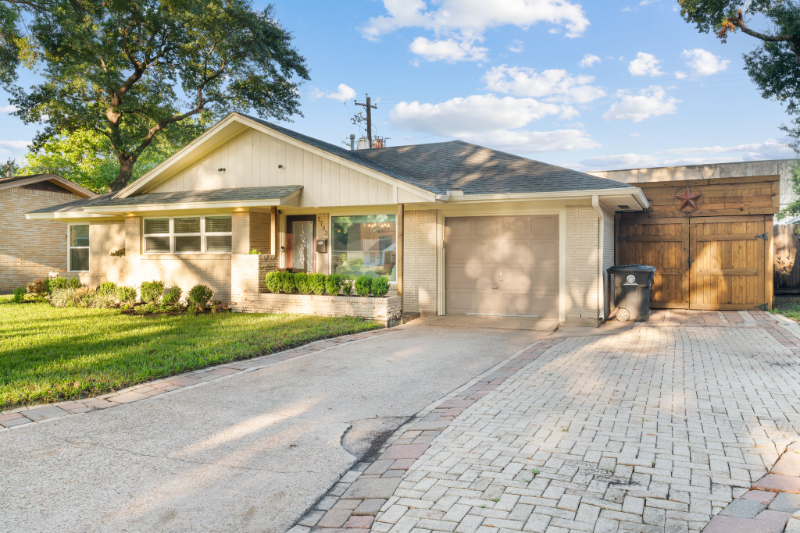 1723 Knightwick Dr - Photo 2 of 20