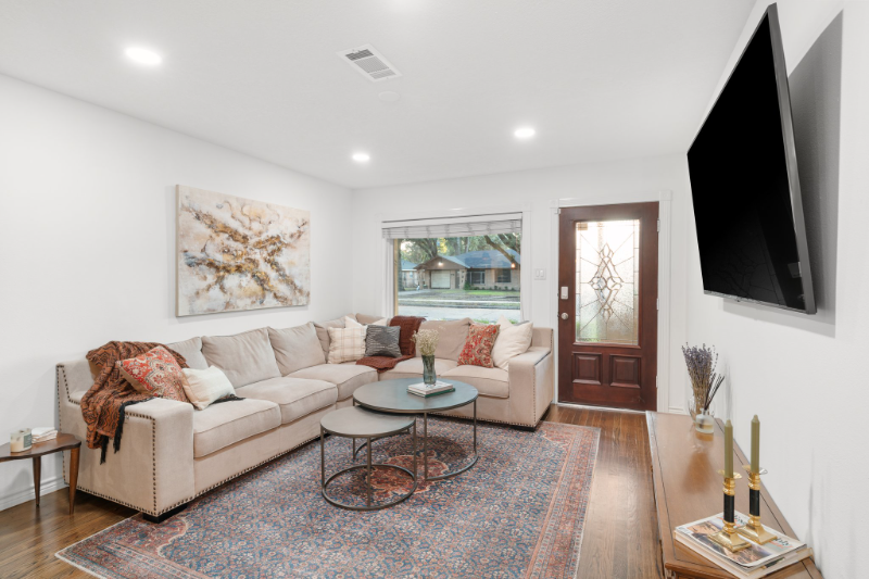 1723 Knightwick Dr - Photo 3 of 20