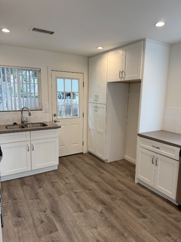 154 S Grand Oaks Ave - Photo 3 of 13