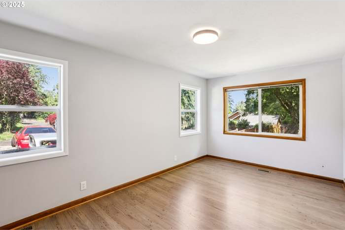 10925 Ne Skidmore St - Photo 6 of 12