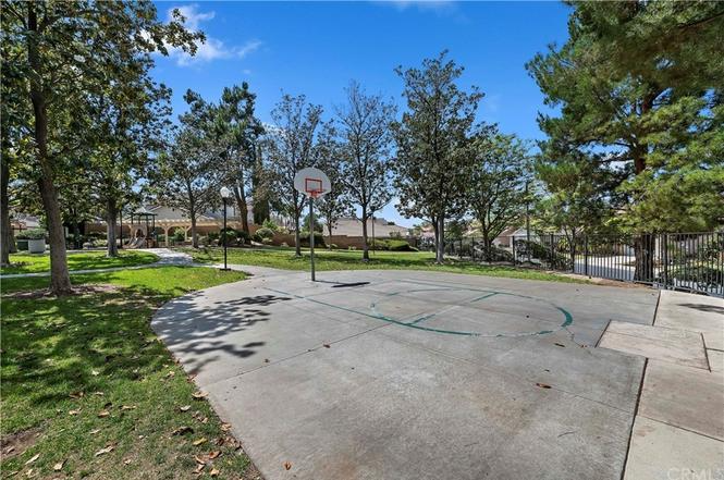 782 Viewtop Ln - Photo 4 of 20