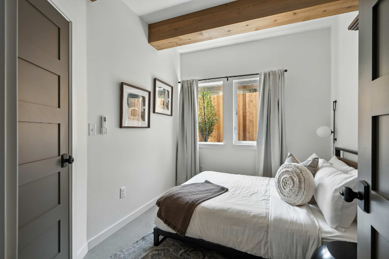 925 Ne 23rd Ave #E - Photo 7 of 13