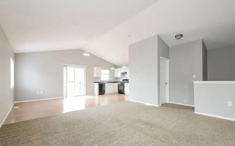 14525 E 47th Dr - Photo 2 of 10