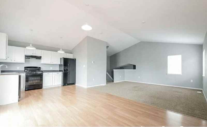 14525 E 47th Dr - Photo 3 of 10