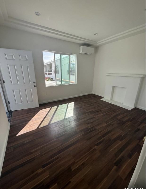 1139 23rd St #B - Photo 2 of 6