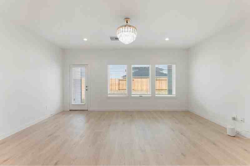 31730 Carlisle Cove Ct - Photo 5 of 20