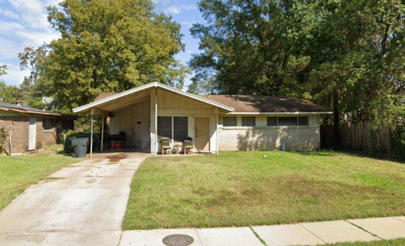 941 Windsor Dr - Photo 2 of 3