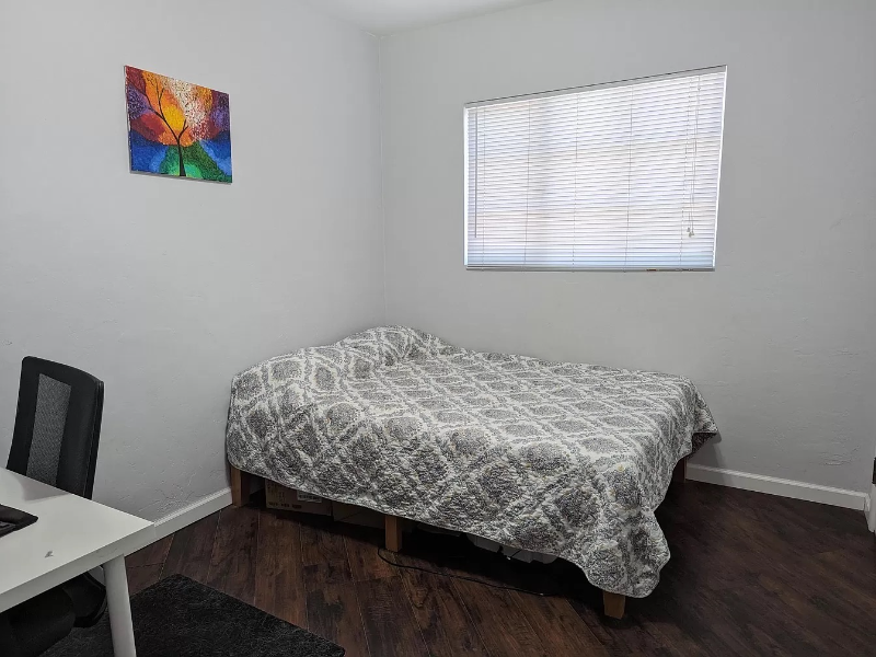 1634 E 12th St - Photo 4 of 14