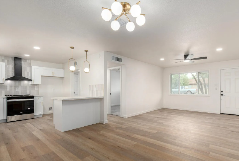 3939 W Harmont Dr - Photo 5 of 13