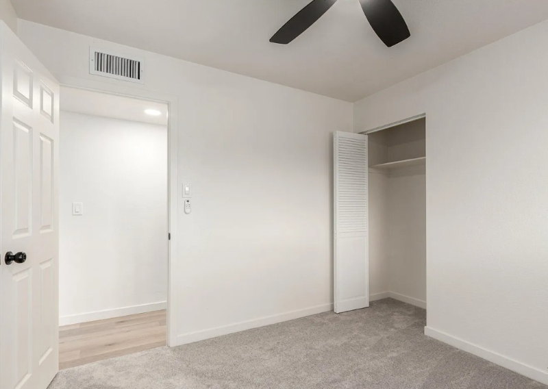 3939 W Harmont Dr - Photo 7 of 13