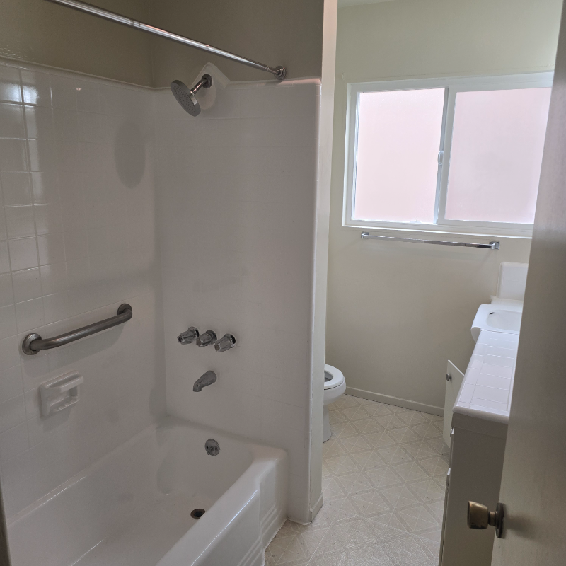 1424 Colby Ave #3 - Photo 6 of 7