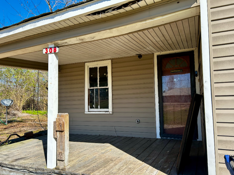 308 S 1st St - Photo 3 of 17