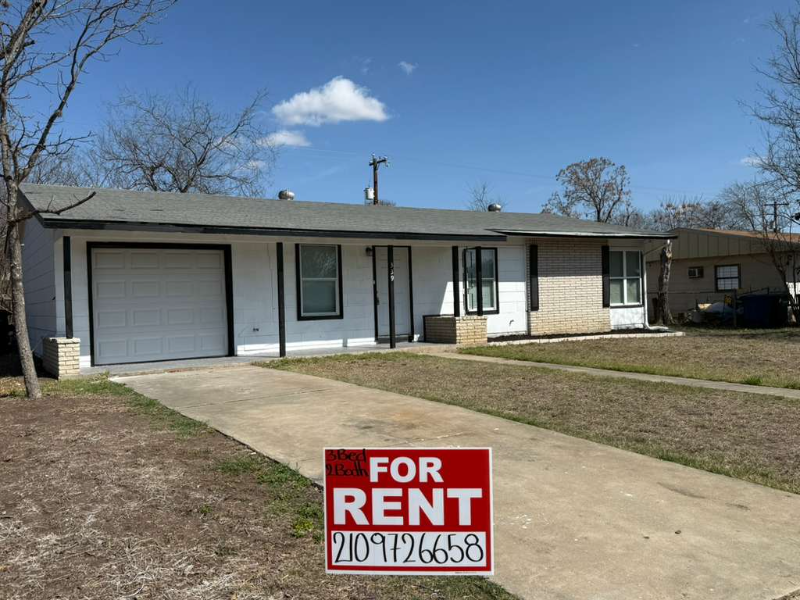 339 Brettonwood Dr - Photo 2 of 20