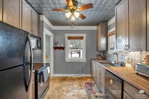 1620 Colorado St - Photo 3 of 17