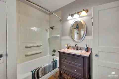 1620 Colorado St - Photo 4 of 17