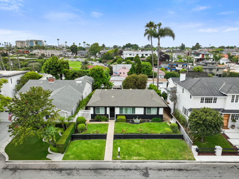 421 Tustin Ave - Photo 4 of 19