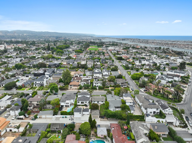 421 Tustin Ave - Photo 5 of 19